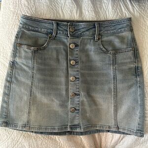 American Eagle, size 6, button up denim skirt